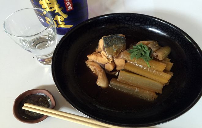 フキとサバの煮物