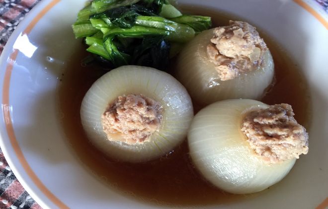 新玉ねぎの肉詰めスープ煮