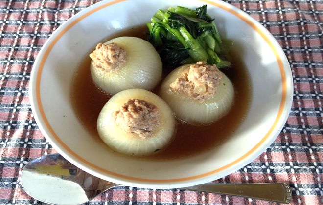 新玉ねぎの肉詰め煮の完成