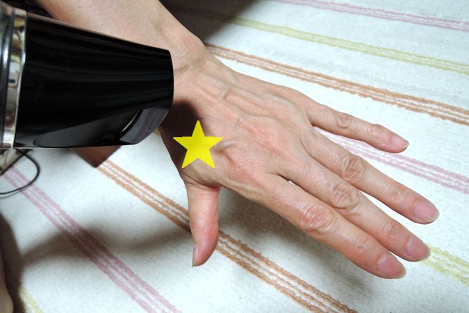 合谷の押し方|ドライヤーで温める