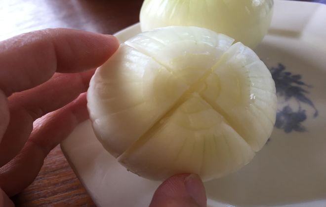 玉ねぎ丸ごと漬けの下準備